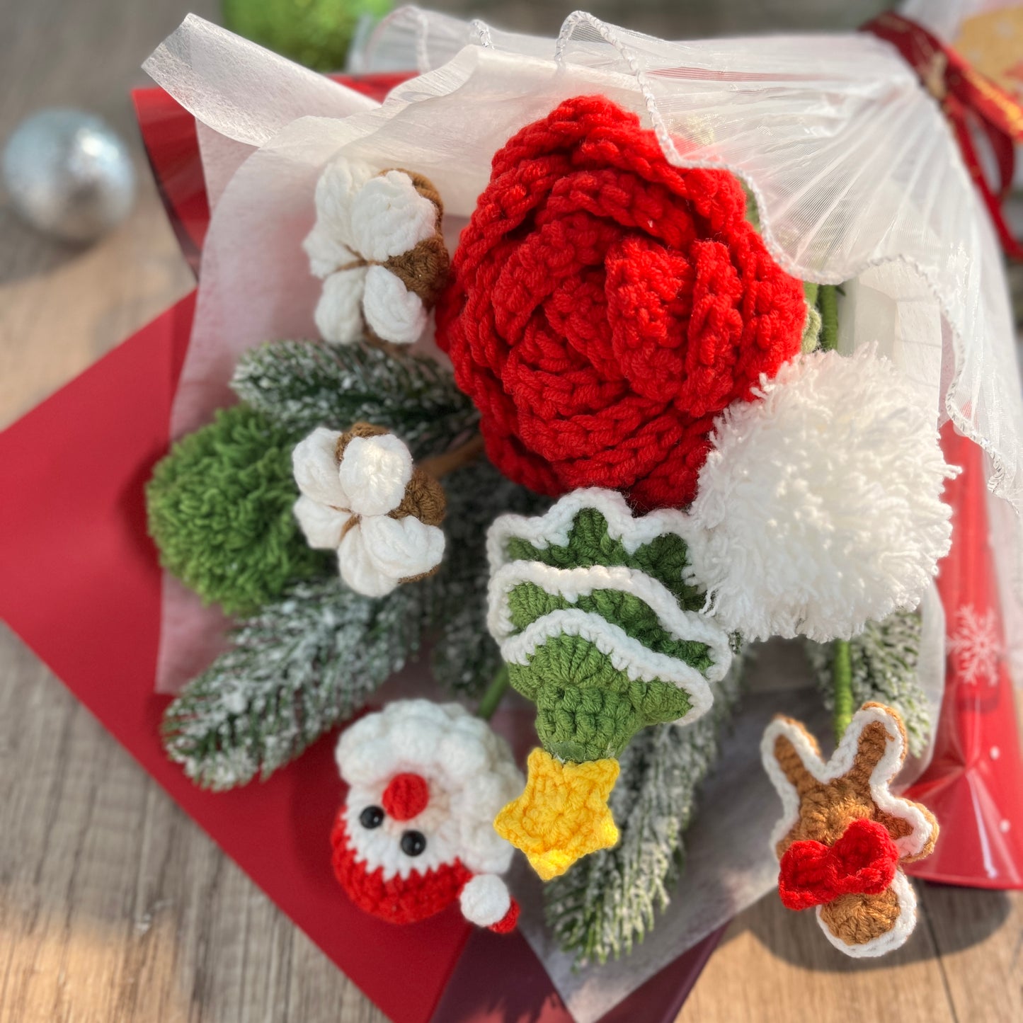 JOMODECOR Handmade Crochet Santa Tree Rose Bouquet, Knitted Artificial Forever Flowers with Exquisite Wrap, Gift to Friends Women, Perfect for Christmas Decoration, Home Decor, Party