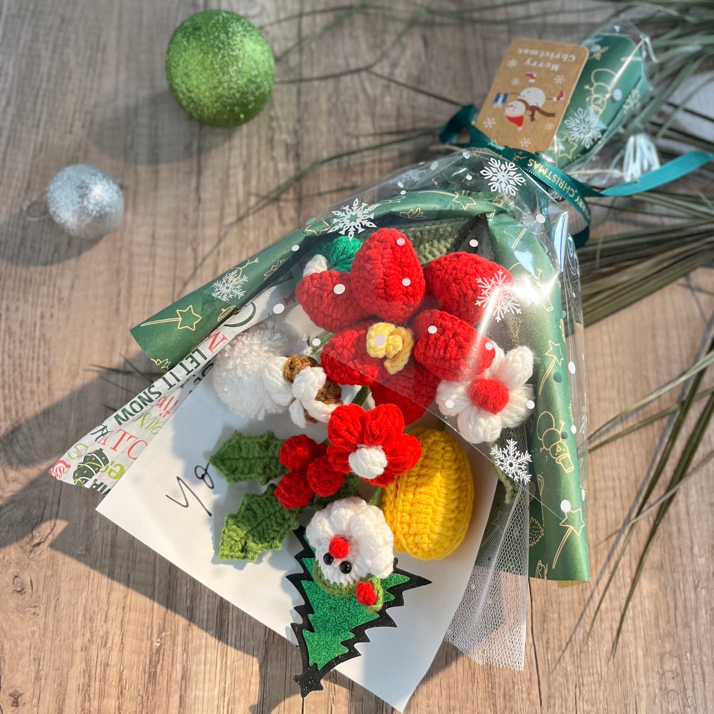 JOMODECOR Handmade Crochet Santa Berry Tulip Bouquet, Knitted Artificial Forever Flowers with Exquisite Wrap, Gift to Friends Women, Perfect for Christmas Decoration, Home Decor, Party